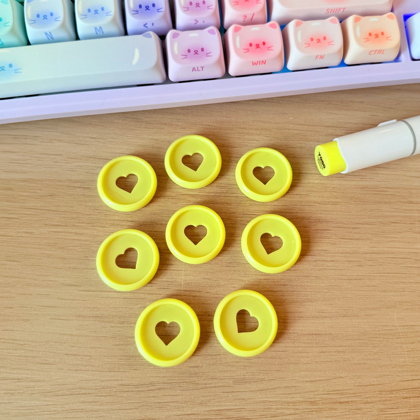 Set de 8 disques plastique pastel - Cœur Jaune